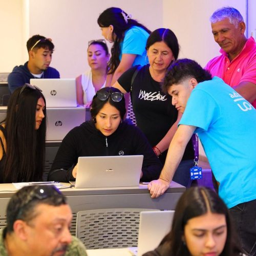 Sueños sin fronteras: proceso de matrícula UOH 2025 une a jóvenes de los extremos del país