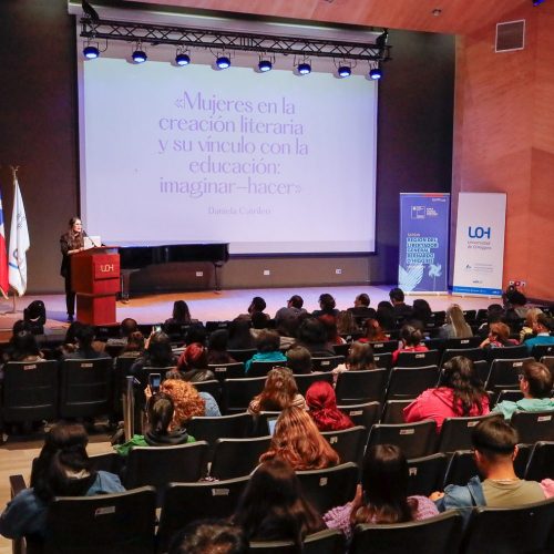 Escritora mapuche Daniela Catrileo reflexionó sobre el rol de las mujeres en la literatura y la educación