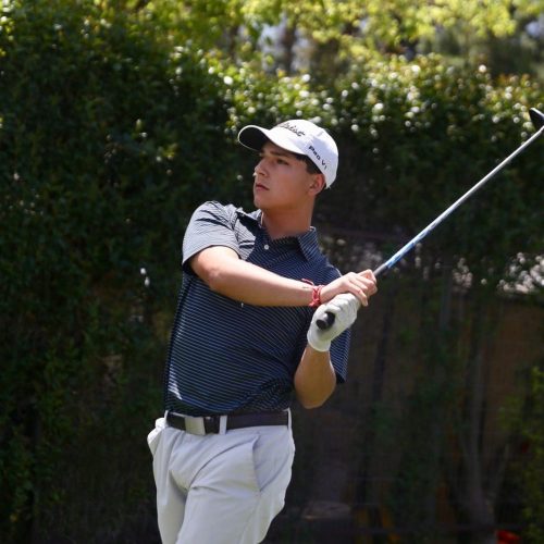 Entre fairways y fórmulas: golfista regional comenzó su formación profesional en la UOH