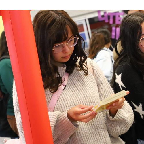 Abril, lecturas mil: la UOH celebra entre libros, creatividad y conocimiento