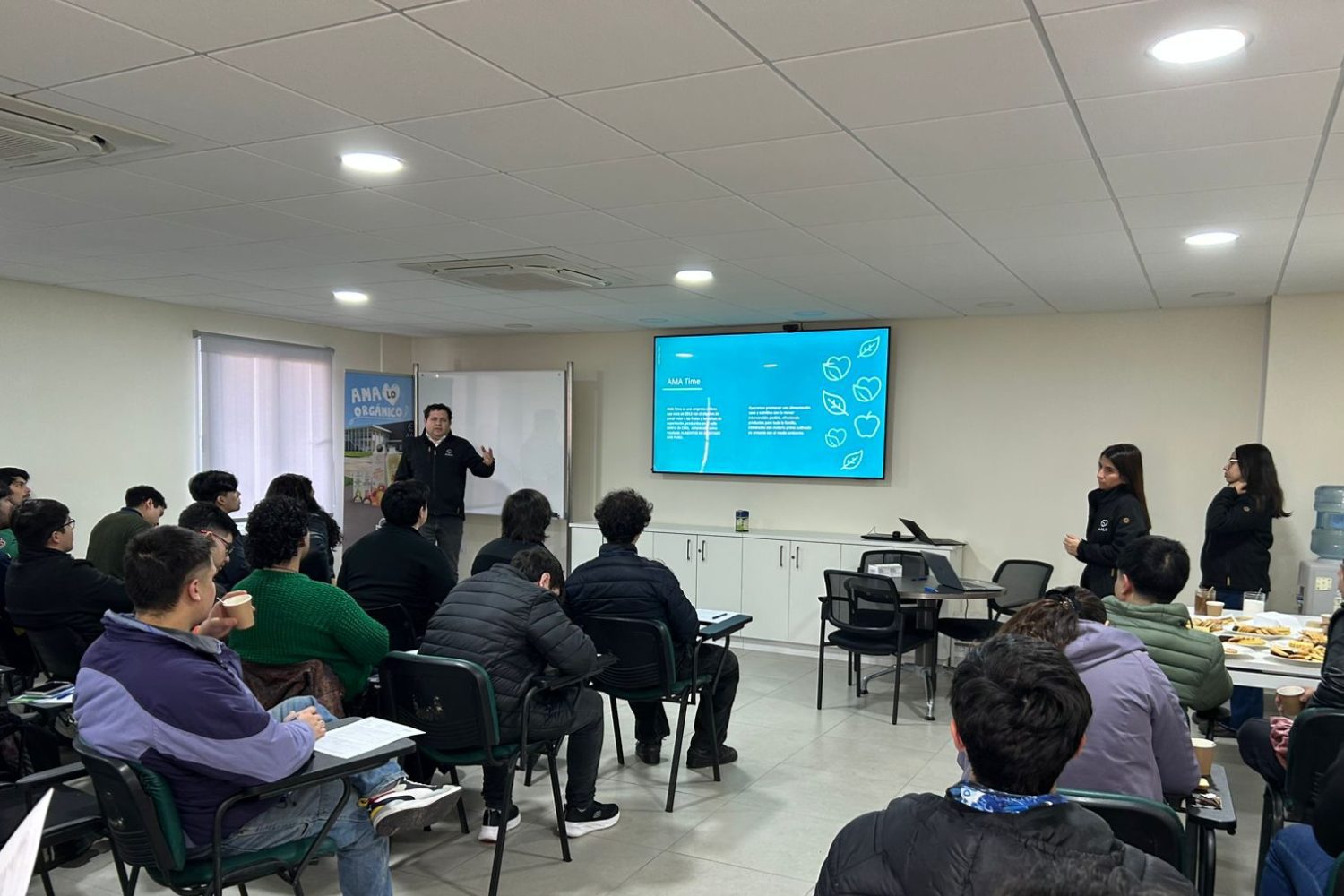 Estudiantes de Ingeniería Civil Industrial conocieron procesos sostenibles de empresa AMA Time