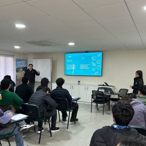 Estudiantes de Ingeniería Civil Industrial conocieron procesos sostenibles de empresa AMA Time