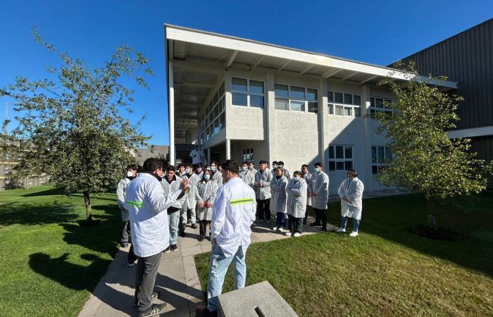 Estudiantes de Ingeniería Civil Industrial conocieron procesos sostenibles de empresa AMA Time