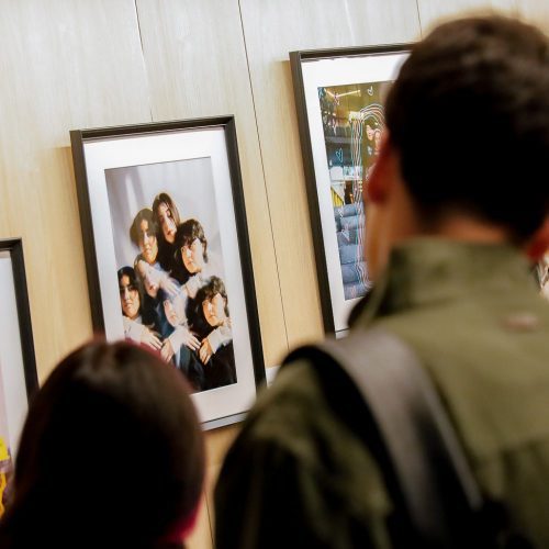 “Yo siento, yo existo”: Comunidad UOH inaugura exposición fotográfica que celebra las identidades diversas.