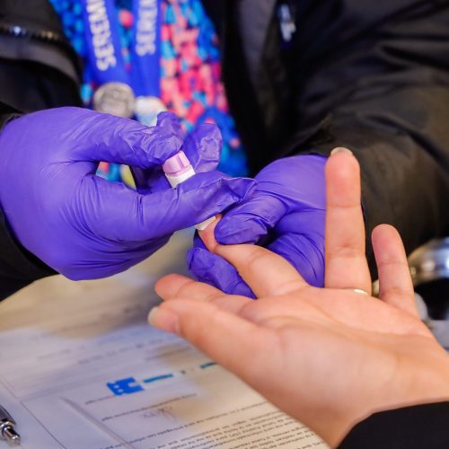 Una detección precoz puede salvar vidas: DAE realiza testeo masivo de VIH para su comunidad