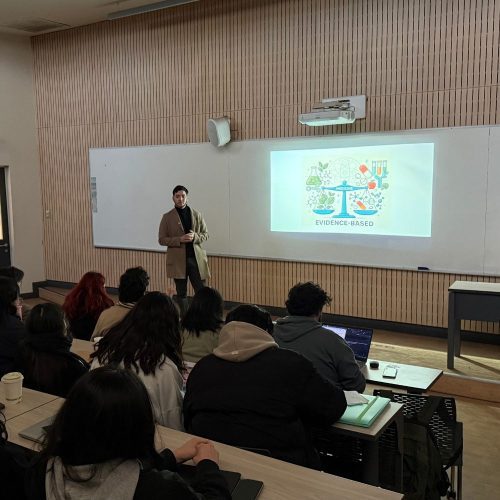 Medicina UOH moderniza su plan formativo con enfoque en terapias basadas en plantas