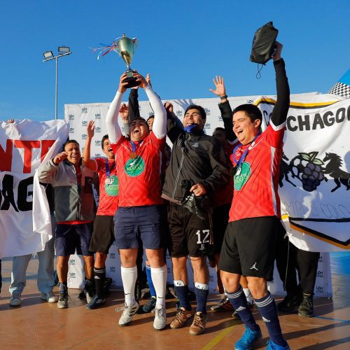 Capitanas y capitanes que inspiran: Paula Farías y Patricio Lisboa lideraron los títulos en el futbolito UOH