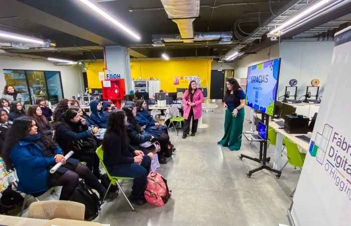 "It's not fake, soy buena en esto y lo sé”: La charla que inspiró a jóvenes del Liceo Ernesto Pinto Lagarrigue de Rancagua