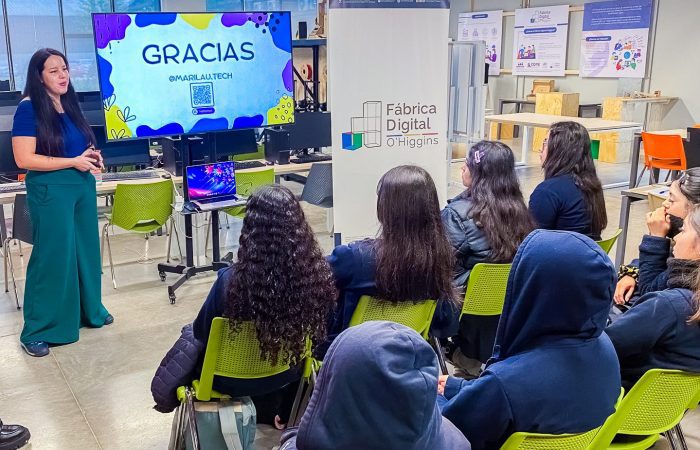 "It's not fake, soy buena en esto y lo sé”: La charla que inspiró a jóvenes del Liceo Ernesto Pinto Lagarrigue de Rancagua