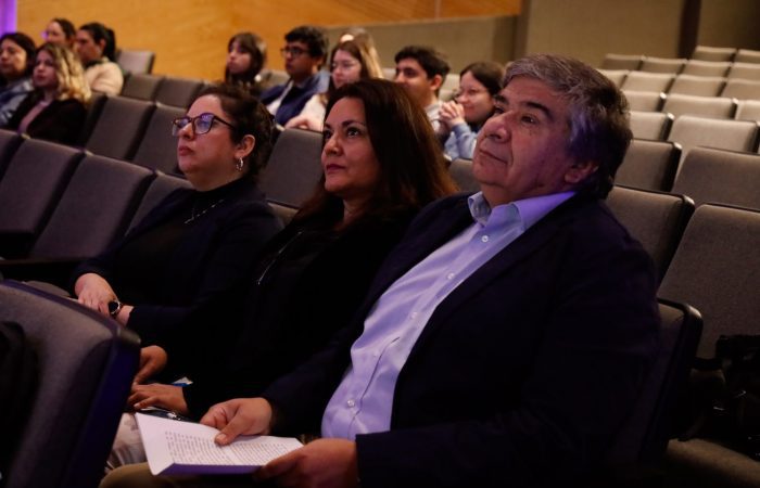 Congreso Regional de Estudiantes de Pedagogía - día 2-12 La biodiversidad y el aprendizaje desde el territorio cobran vida en libro creado por estudiantes UOH