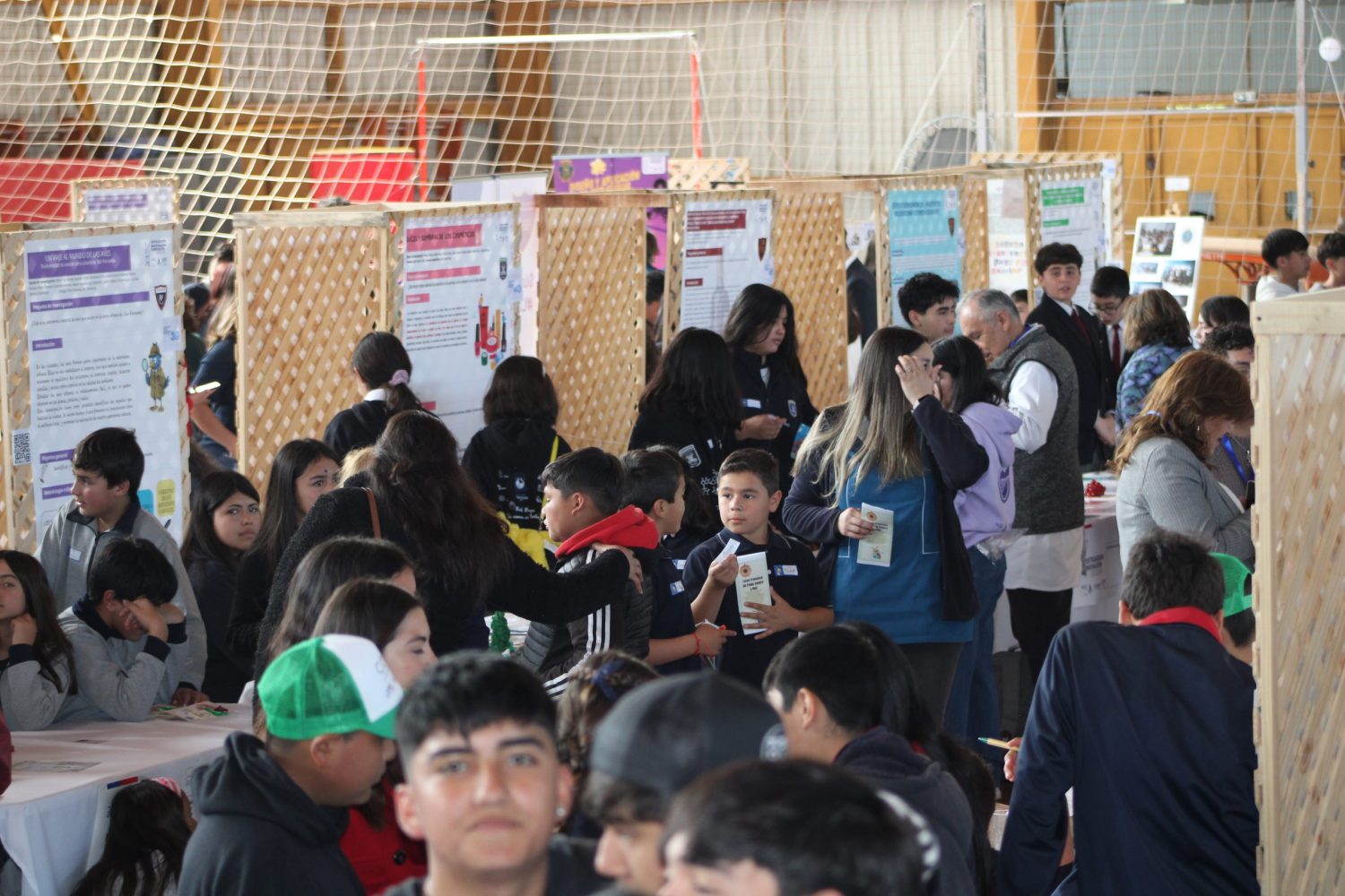 Equipos científicos escolares mostraron sus proyectos en la Socialización Regional IIE 2025 Equipos científicos escolares mostraron sus proyectos en la Socialización Regional IIE 2025