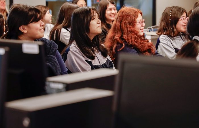 “Mujeres Inspiradoras en la UOH”: CEO de Dreams of Heaven Games ofrece charla a Niñas del Colegio República Argentina