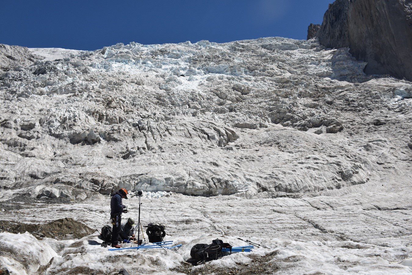 UOH renueva convenio de prestación de servicios con DGA para monitorear el glaciar Universidad en la cabecera del río Tinguiririca
