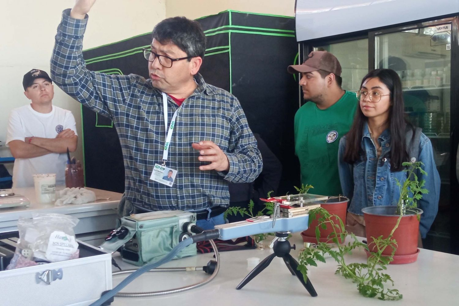 Ingeniería Agronómica afianza su vínculo con la investigación regional en visita al Centro INIA Rayentué