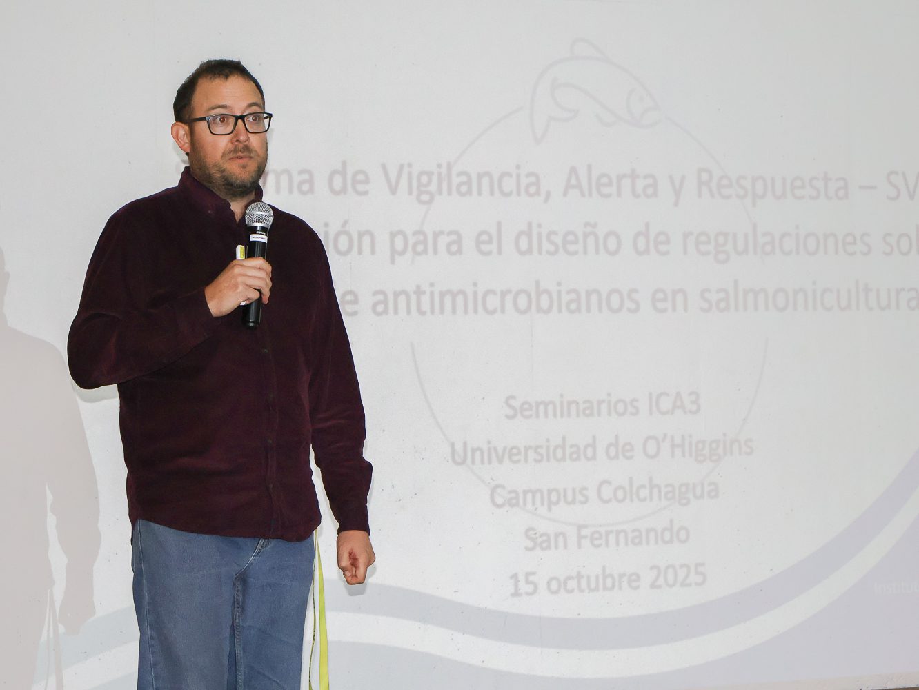 Seminario abordó estrategias para reducir el uso de antimicrobianos en la salmonicultura