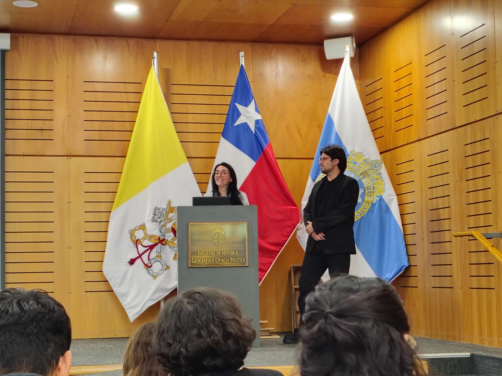 Innovar, enseñar y conectar: la experiencia UOH que conectó saberes en 1º encuentro nacional de bibliotecas universitarias UC
