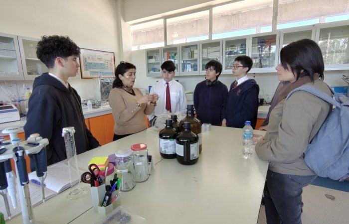 Escolares del Instituto Regional Federico Errázuriz de Santa Cruz exploran la ciencia ambiental en la UOH