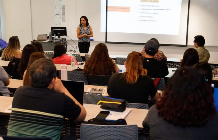 Innovación en Docencia -6 (1) Conferencia abordó los desafíos de la modelación matemática en la formación inicial
