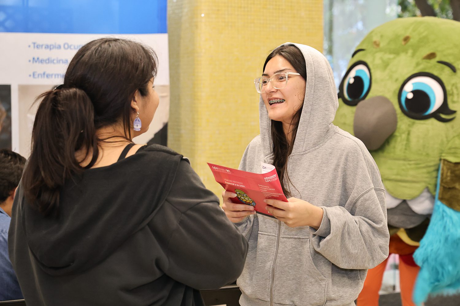 Avanza proceso de admisión a la UOH: stands informativos y de orientación guiaron el paso a paso de la postulación en el Campus Rancagua