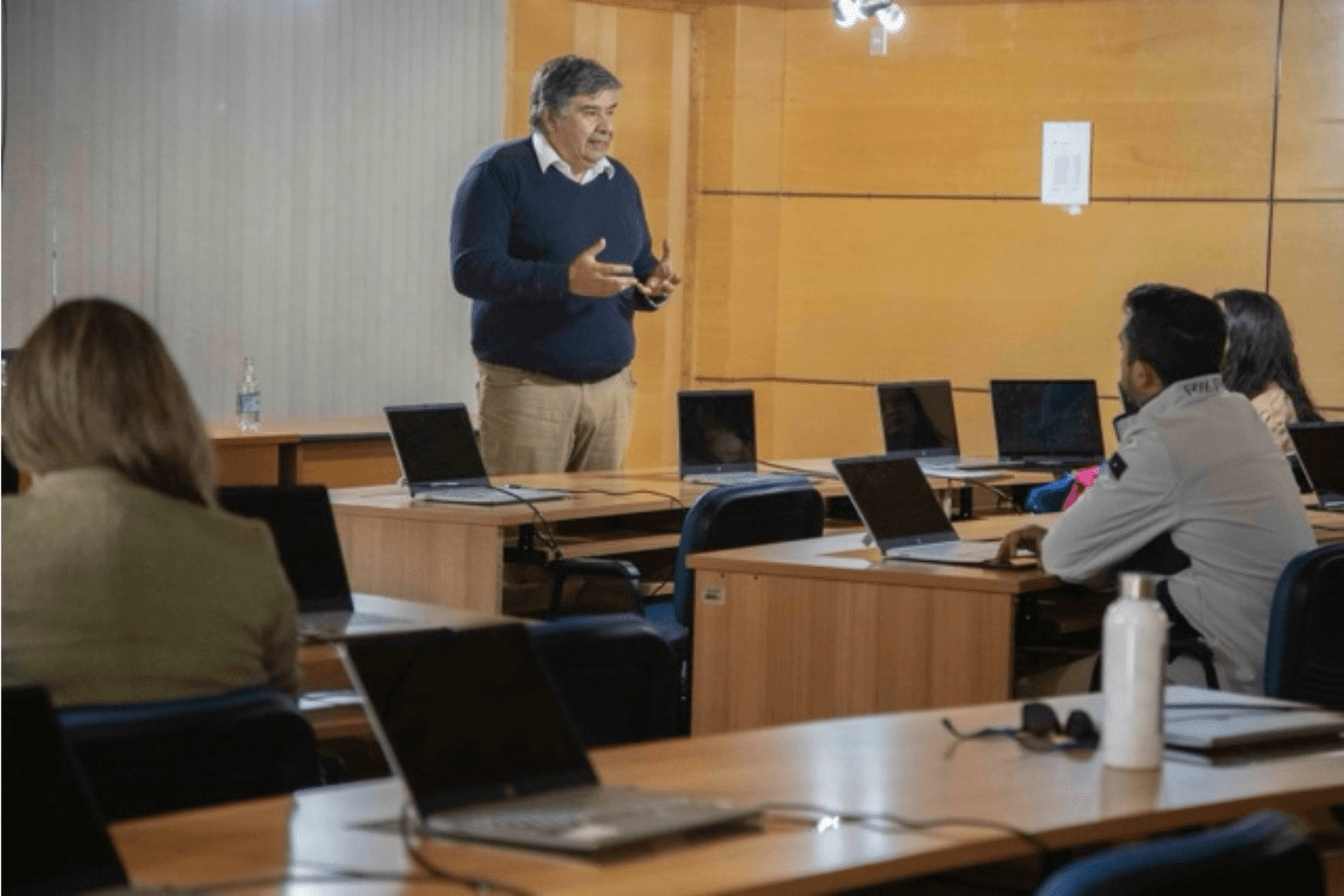 UOH aporta mirada territorial a conversatorio sobre gobernanza de datos en seminario de la Universidad de Magallanes