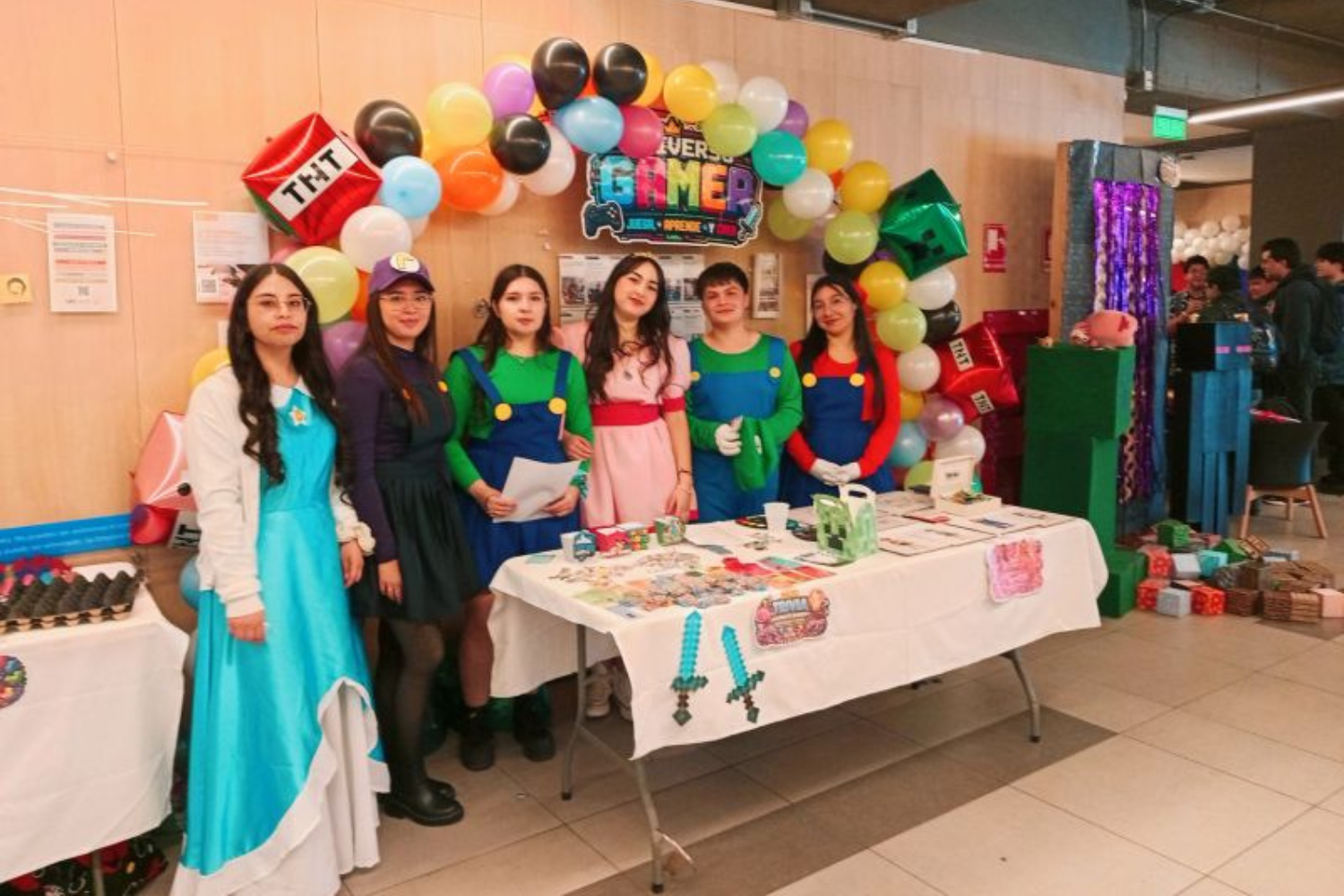 Estudiantes de Pedagogía en Educación Básica celebraron el Día del Libro con feria multimodal en la UOH