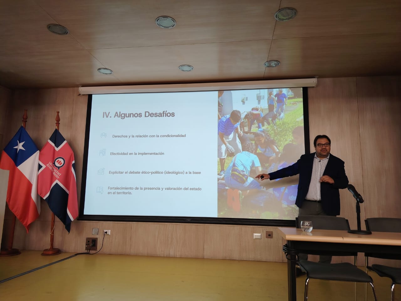 Académico ICSo-UOH ofrece charla en Inauguración del Año Académico de la Carrera de Trabajo Social UNAB
