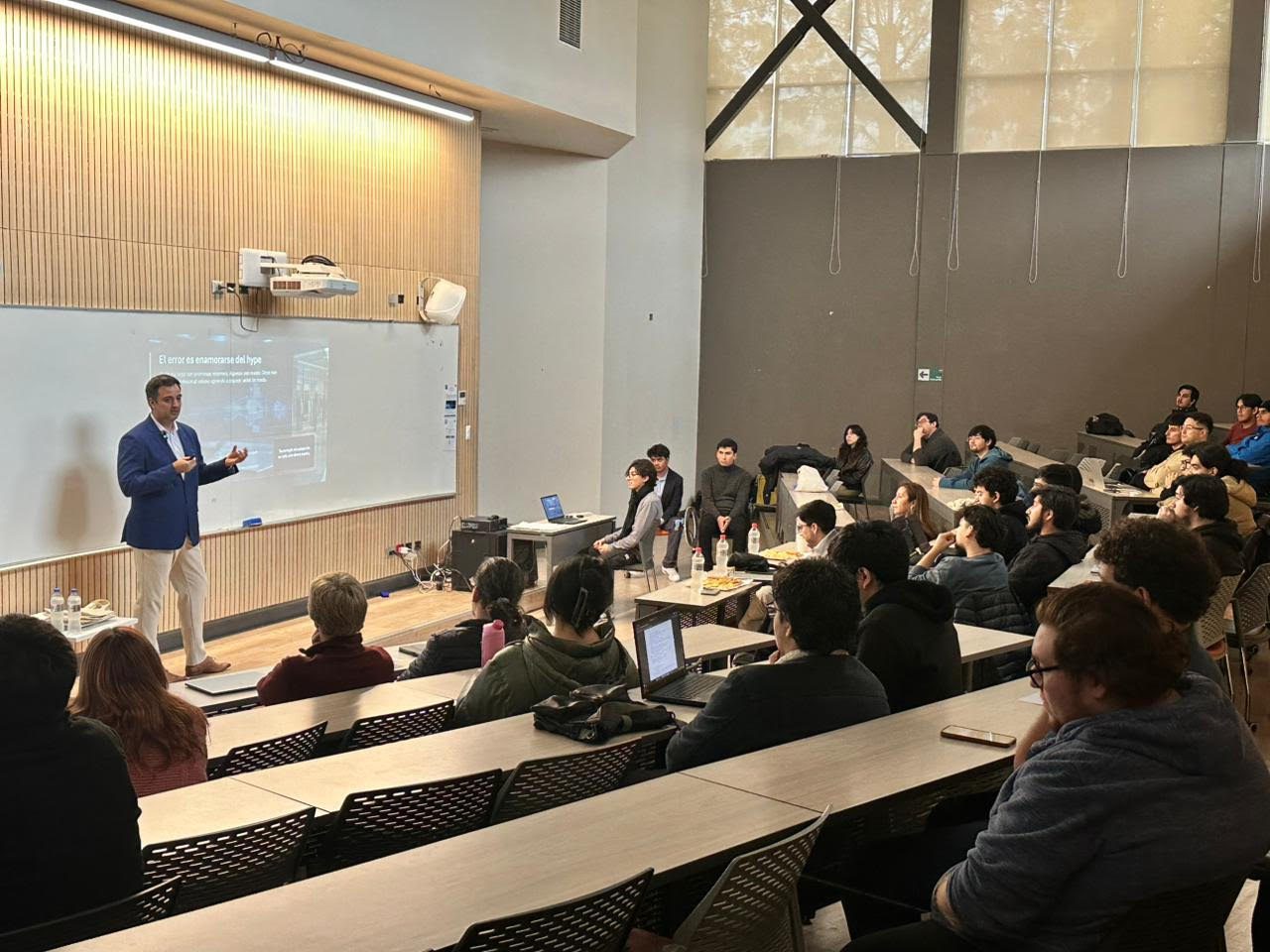 Escuela de Ingeniería UOH realizó primera jornada del Ciclo de charlas CEEIng