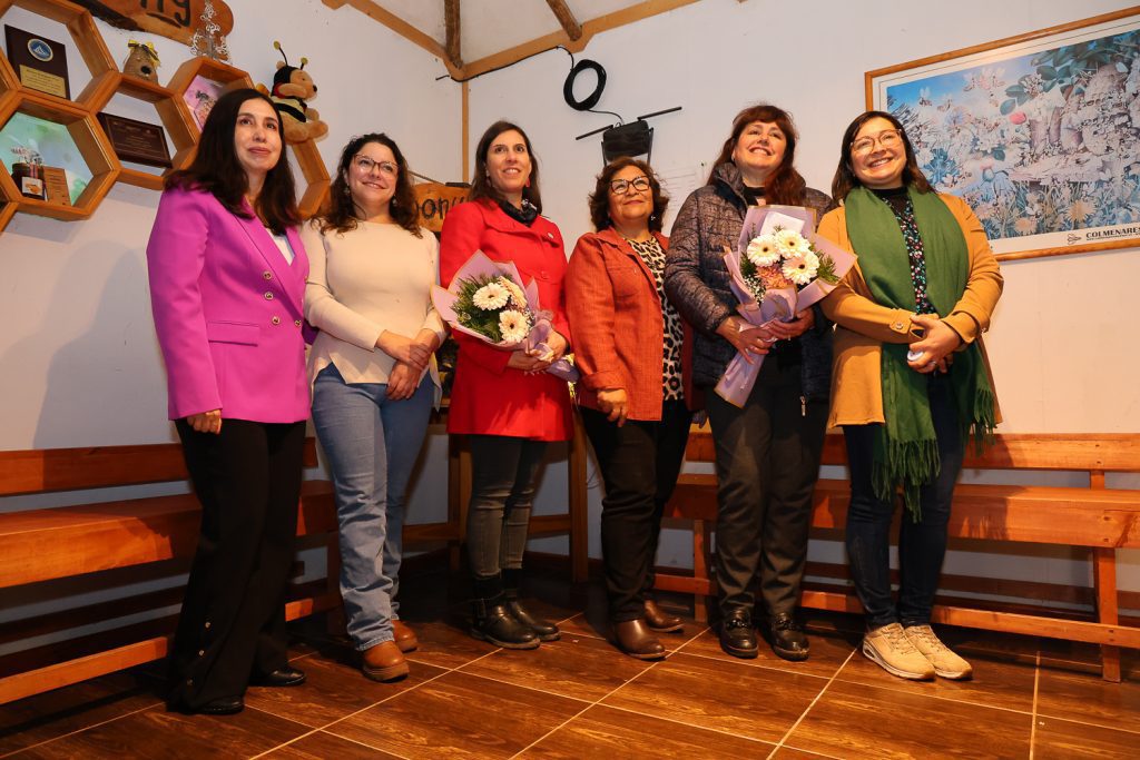 Ceremonia de premiación Mujer Agro Innovadora 2025, que recayó en la académica del ICA3, Claudia Foerster.-24 Académica UOH recibe Premio Mujer Agroinnovadora 2025 de la Región de O’Higgins por su aporte a la inocuidad alimentaria
