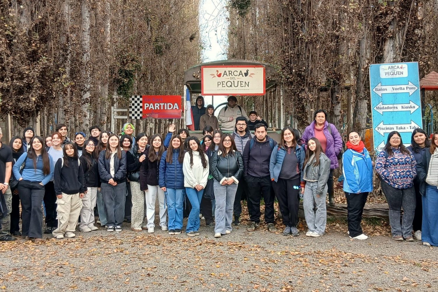Estudiantes de Medicina Veterinaria UOH fortalecen su aprendizaje en terreno en la Granja Educativa Arca del Pequén
