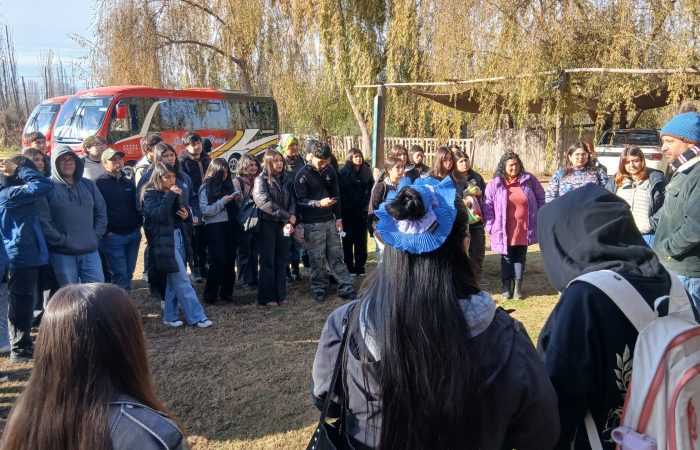 Estudiantes de Medicina Veterinaria UOH fortalecen su aprendizaje en terreno en la Granja Educativa Arca del Pequén