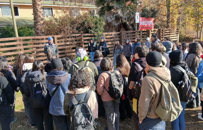 Estudiantes de Medicina Veterinaria UOH fortalecen su aprendizaje en terreno en la Granja Educativa Arca del Pequén