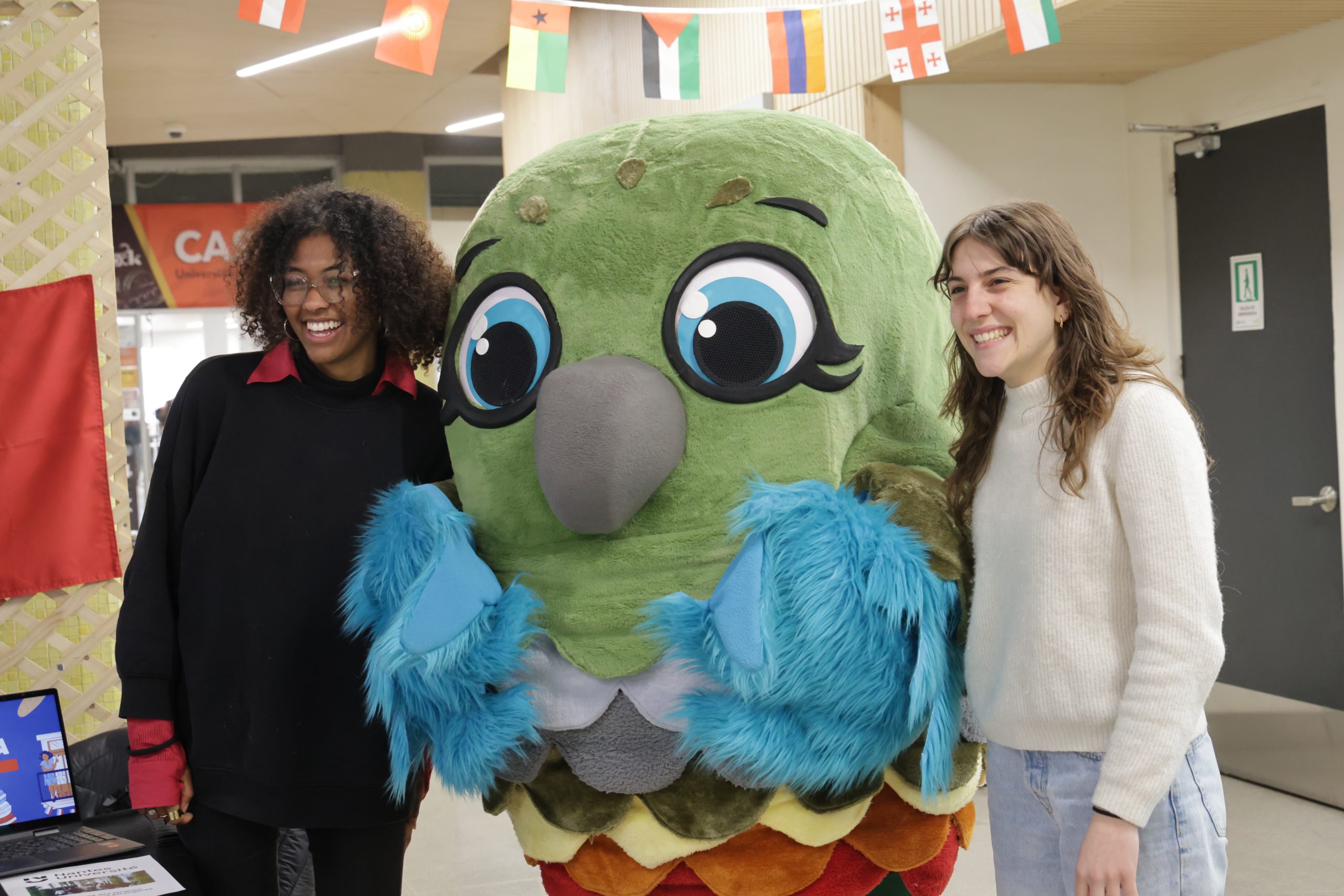Culturas, idiomas y movilidad internacional marcaron una nueva Plaza de los Países