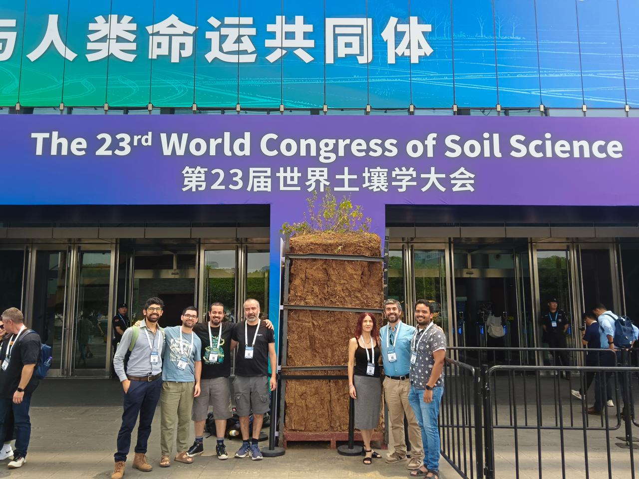 Académico UOH presenta en Congreso Mundial de la Ciencia del Suelo hallazgos sobre el impacto de los microplásticos en suelos de O’Higgins