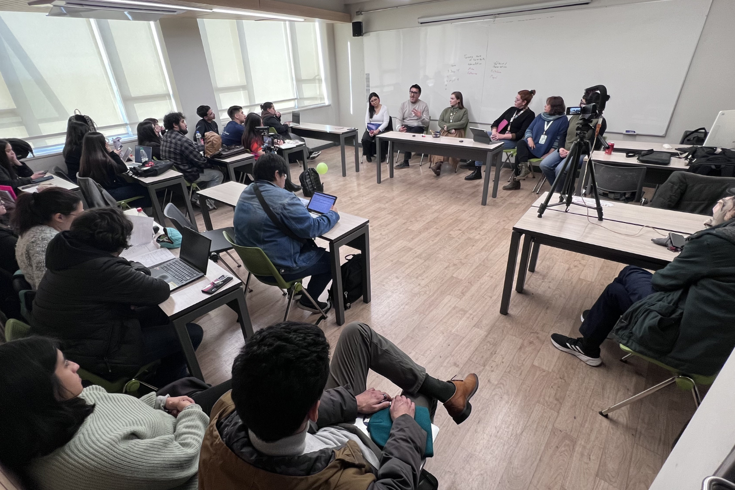 Dirección de Innovación Educativa y Escuela de Ciencias Sociales desarrollan recurso audiovisual para fortalecer la formación práctica en Psicología (1) Dirección de Innovación Educativa y Escuela de Ciencias Sociales desarrollan recurso audiovisual para fortalecer la formación práctica en Psicología