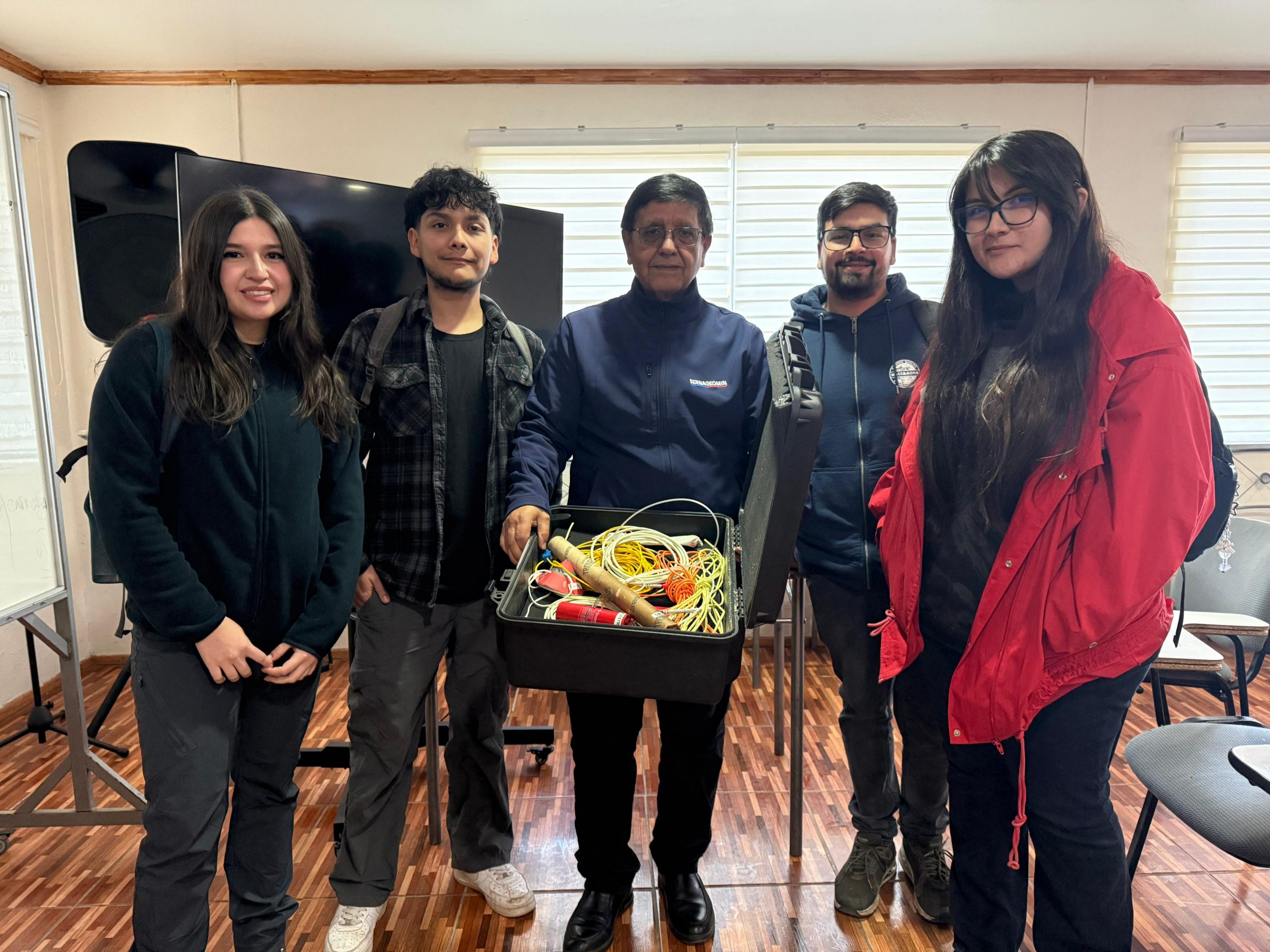 Estudiantes de Ingeniería Civil Geológica fortalecen su formación con capacitación de Sernageomin