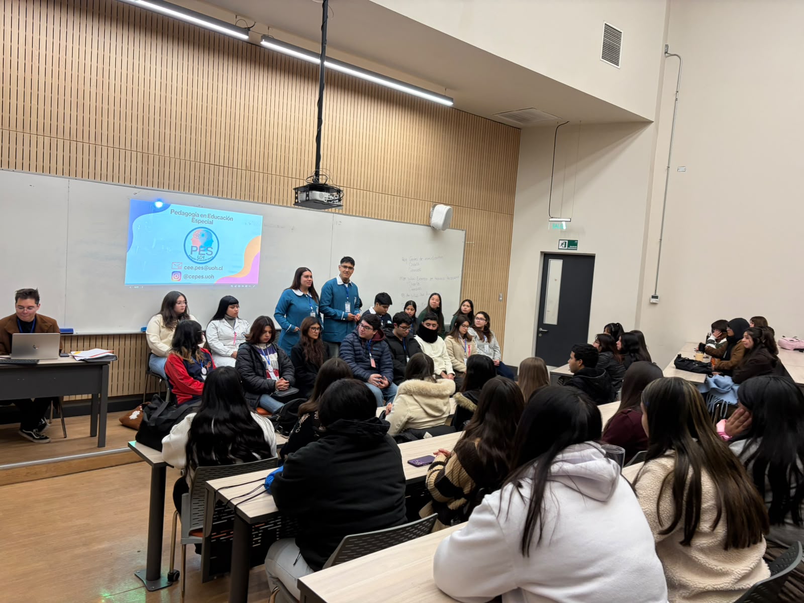 Estudiantes de Pedagogía UOH inspiran a futuras generaciones de docentes en encuentro del Programa Vocación Pedagógica