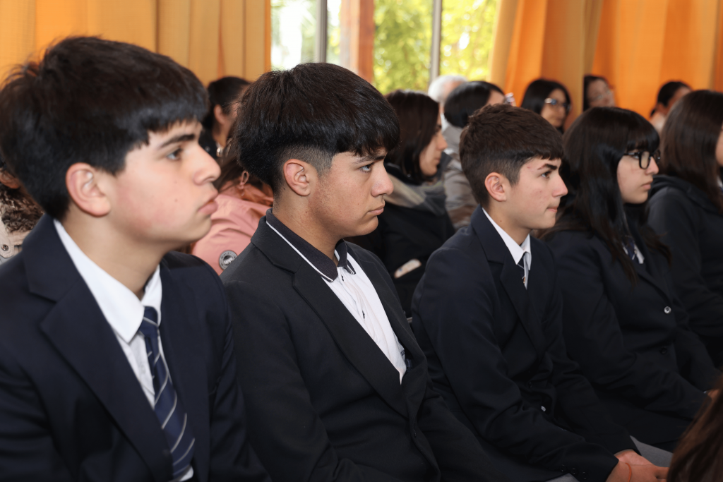 Visita Peralillo 11-1 Rectora UOH ofrece charla magistral a comunidad de Liceo Bicentenario Víctor Jara de Peralillo y refuerza vínculo con alumnos en el marco del programa PACE