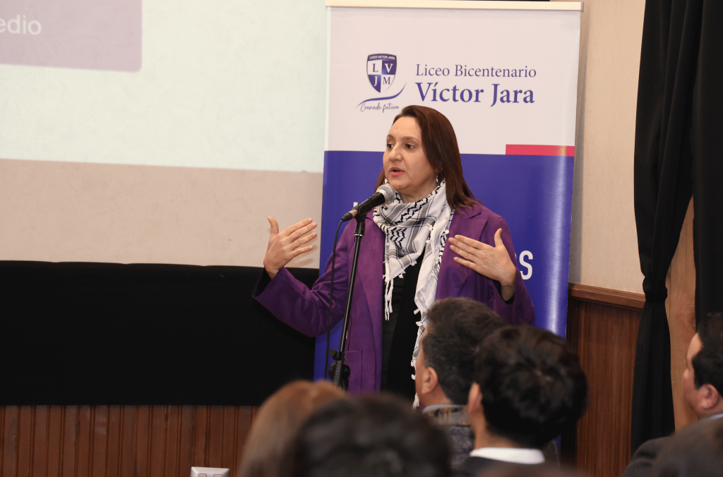 Visita Peralillo 16-1 Rectora UOH ofrece charla magistral a comunidad de Liceo Bicentenario Víctor Jara de Peralillo y refuerza vínculo con alumnos en el marco del programa PACE