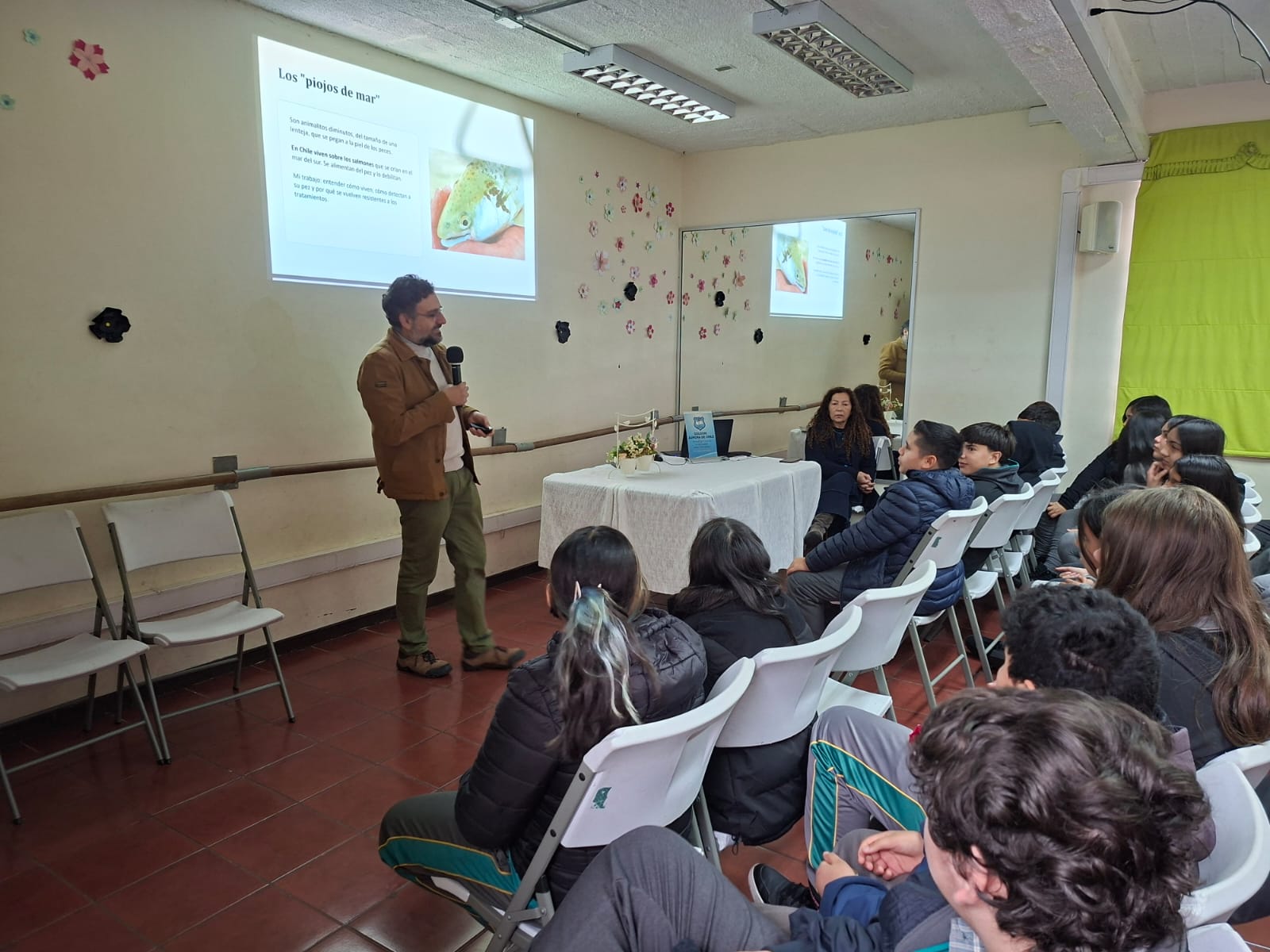 Académico del ICA3 acercó los efectos del cambio climático en los océanos a estudiantes del colegio Aurora de Chile de Rancagua