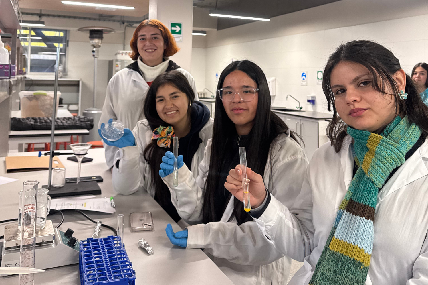 UOH acercó la ciencia a más de 100 estudiantes de la Región de O’Higgins a través de CristalEscolar (1) UOH acercó la ciencia a más de 100 estudiantes de la Región de O’Higgins a través de CristalEscolar