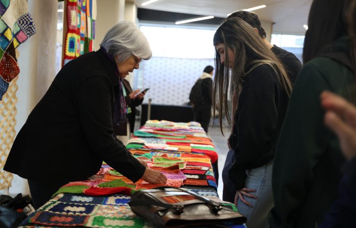 Universidad de O’Higgins teje solidaridad con las personas mayores