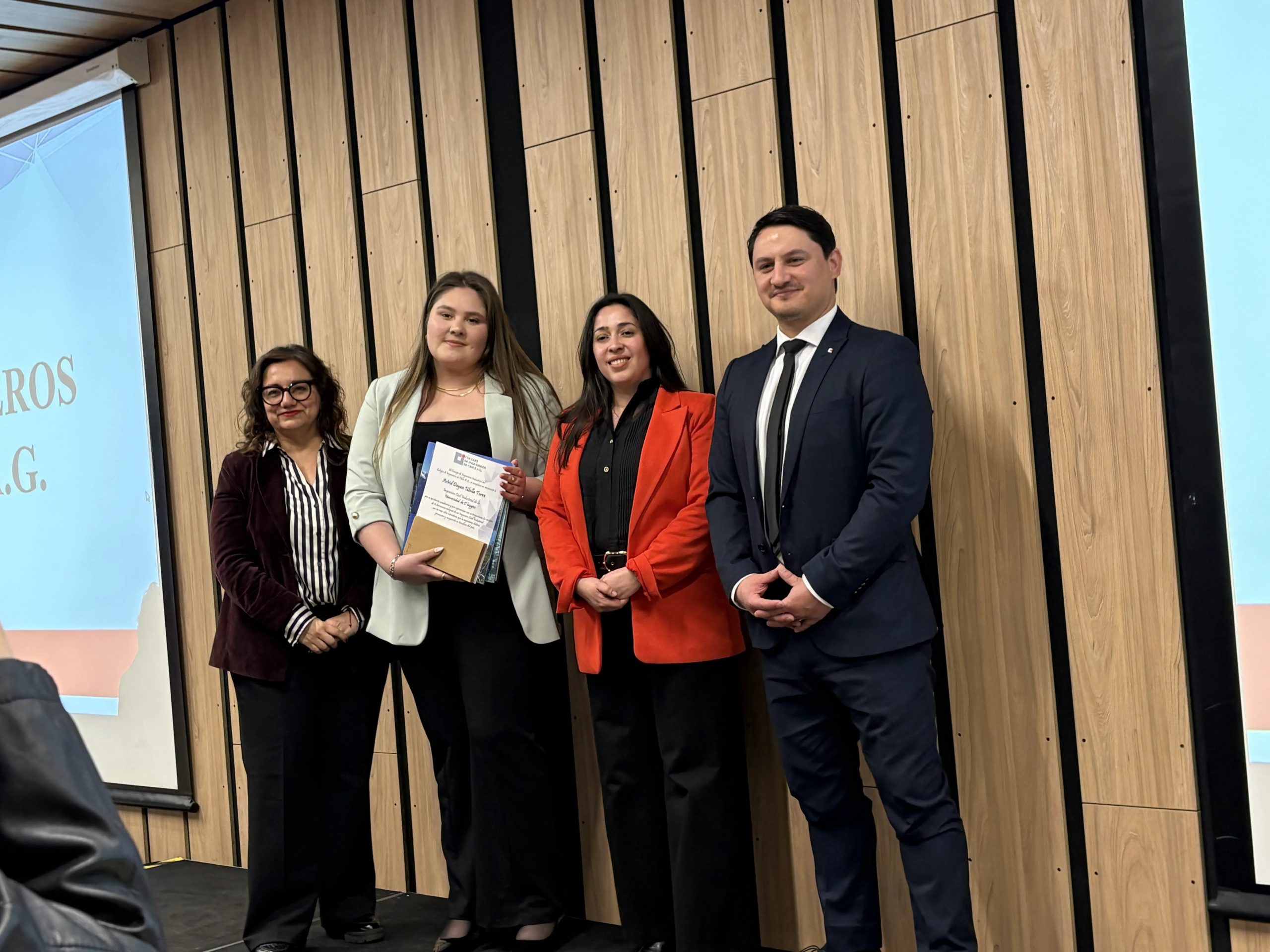 Estudiante UOH recibe reconocimiento en jornada nacional de Ingeniería Industrial