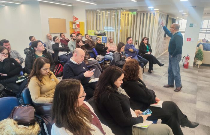 Docente de Administración Pública expone sobre los desafíos de la modernización del Estado