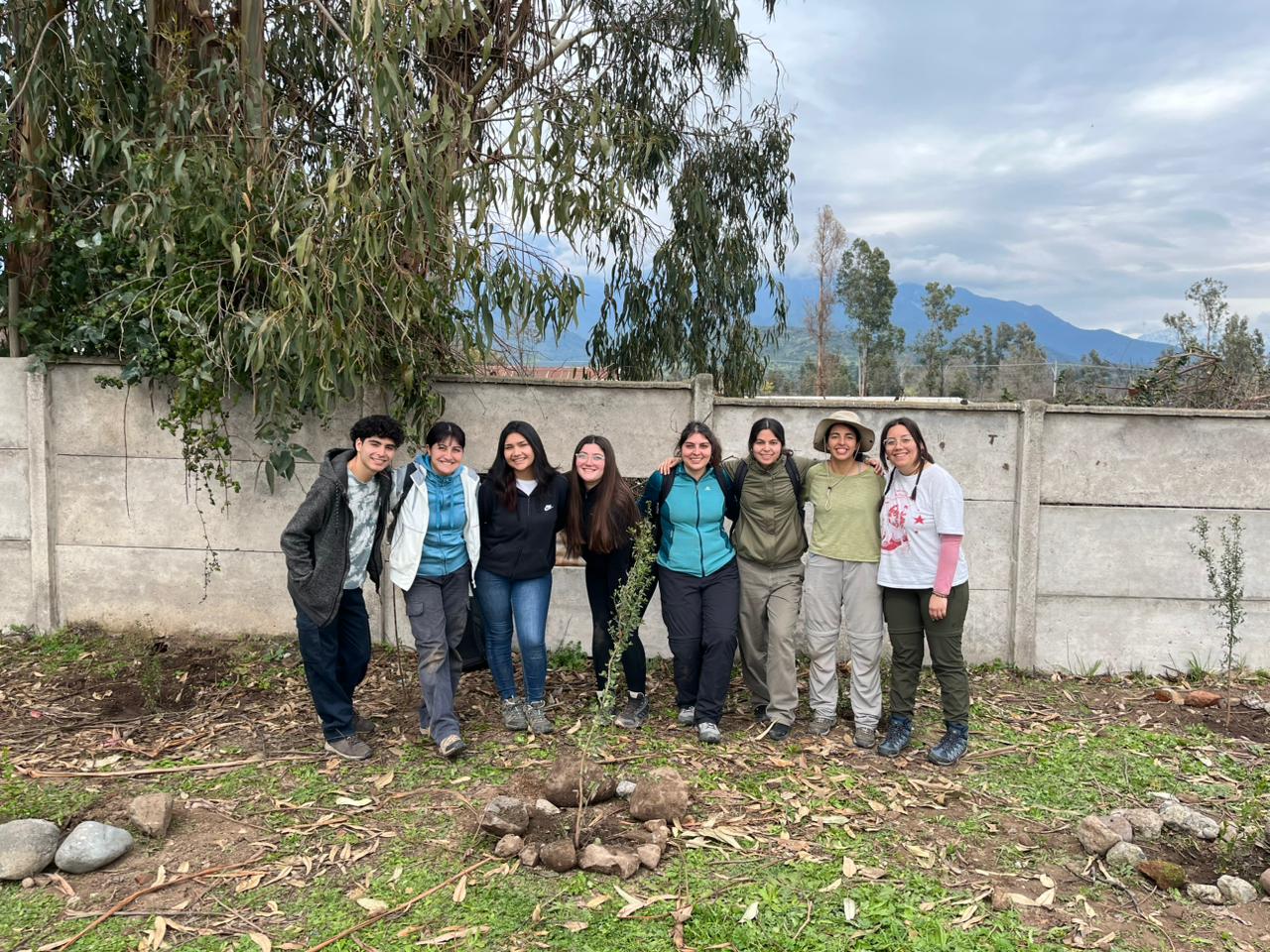 Voluntariado Ambiental de estudiantes ECA3 realiza su primera jornada de forestación