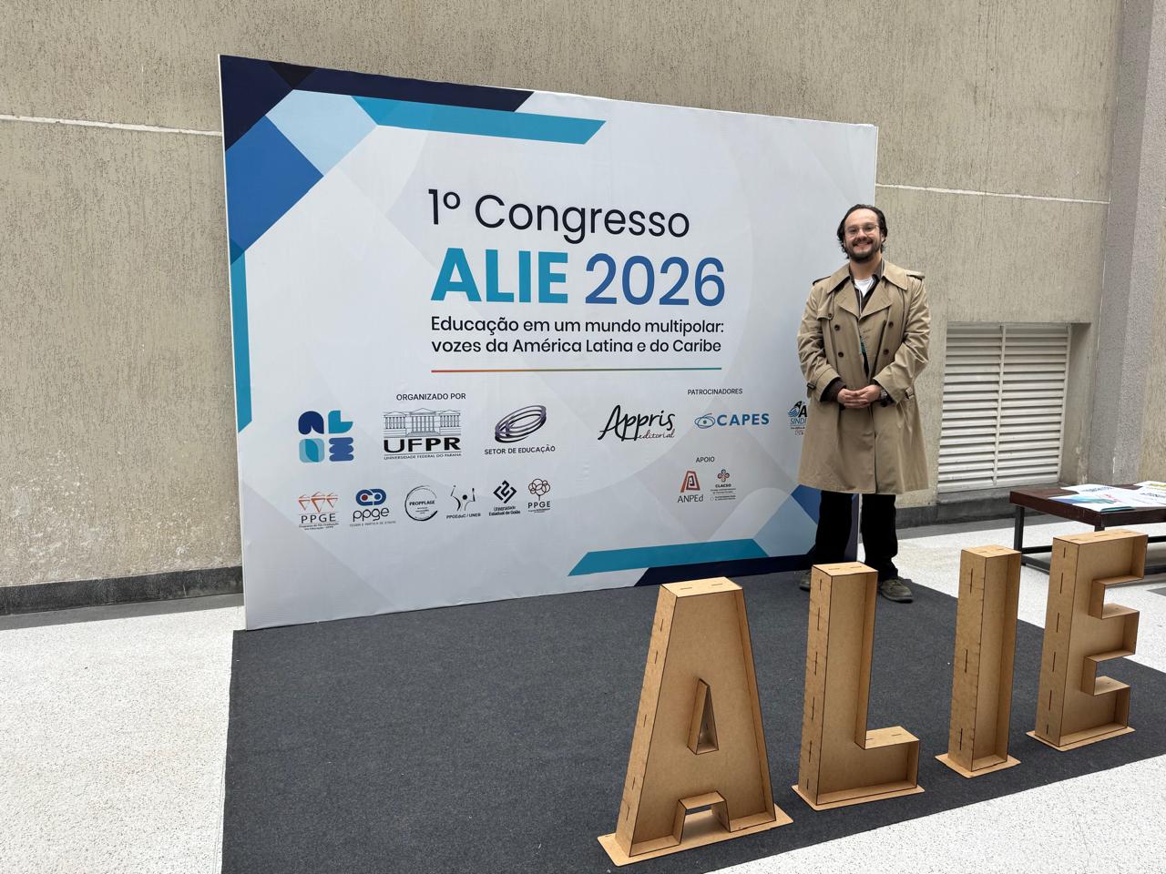 Docente de Programa de Inglés UOH lleva a congreso internacional debate sobre IA y evaluación auténtica Docente de Programa de Inglés UOH lleva a congreso internacional debate sobre IA y evaluación auténtica