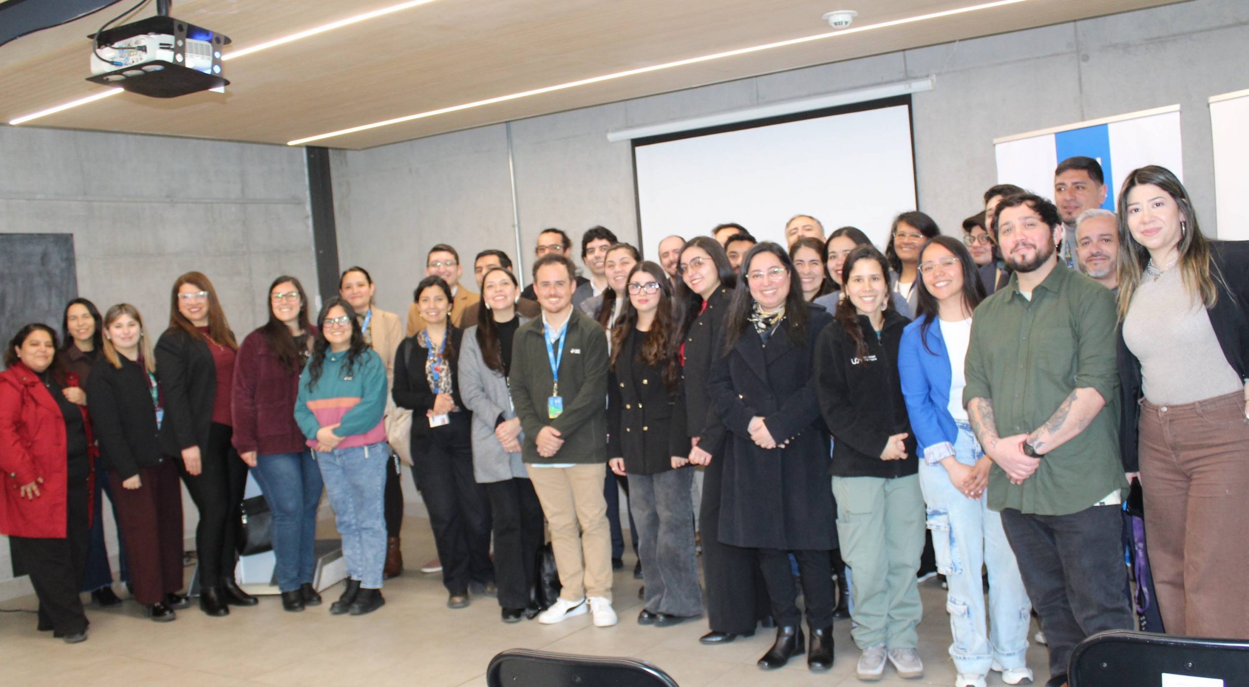 Foto grupal Lanzamiento diplomado